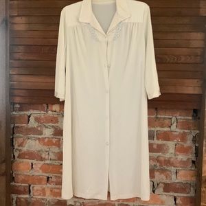 VTG White with Blue Floral Embroidery Vanity Fair Robe